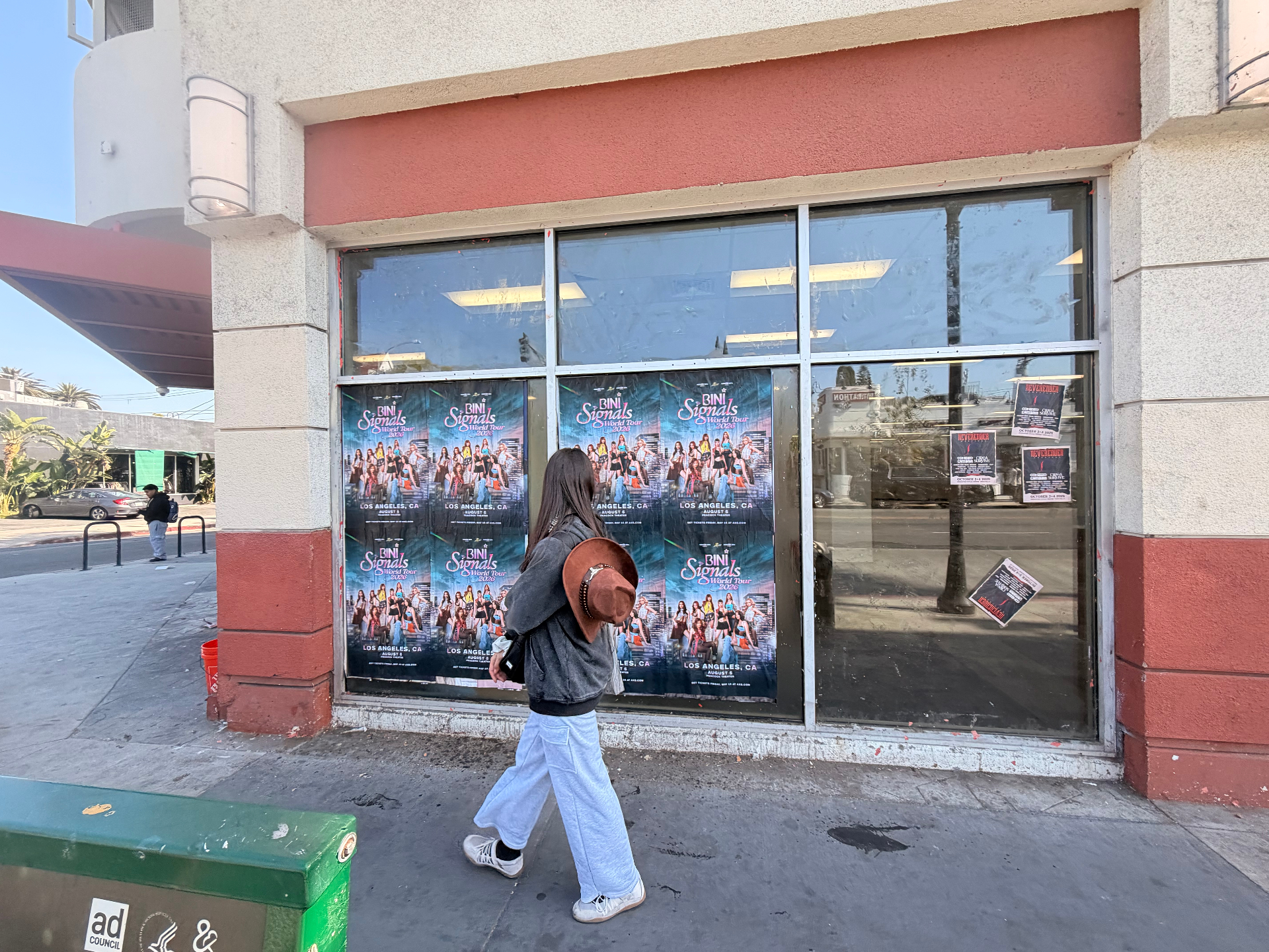 Tour Storefront / Los Angeles